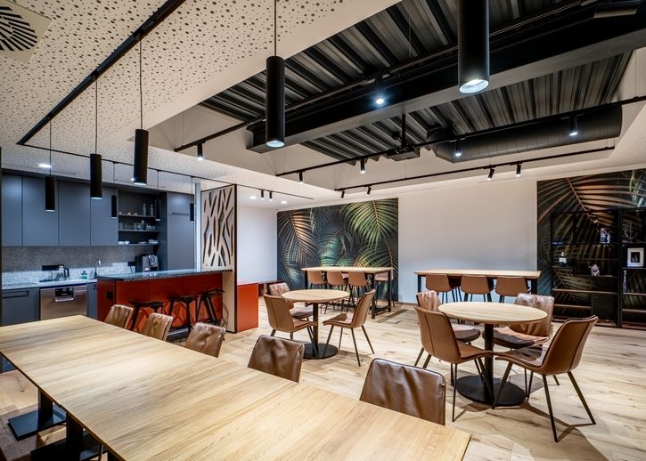 09_PB125490-HDR_725x518