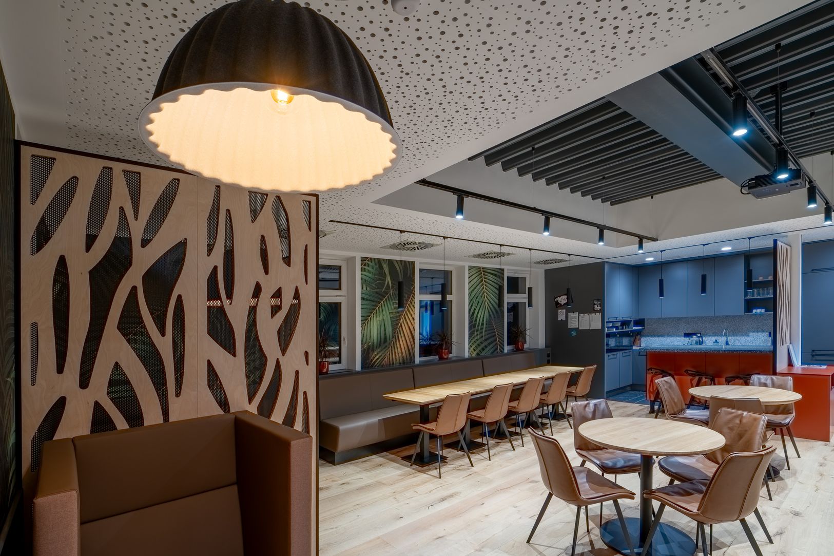 10_PB125502-HDR_1625x1083