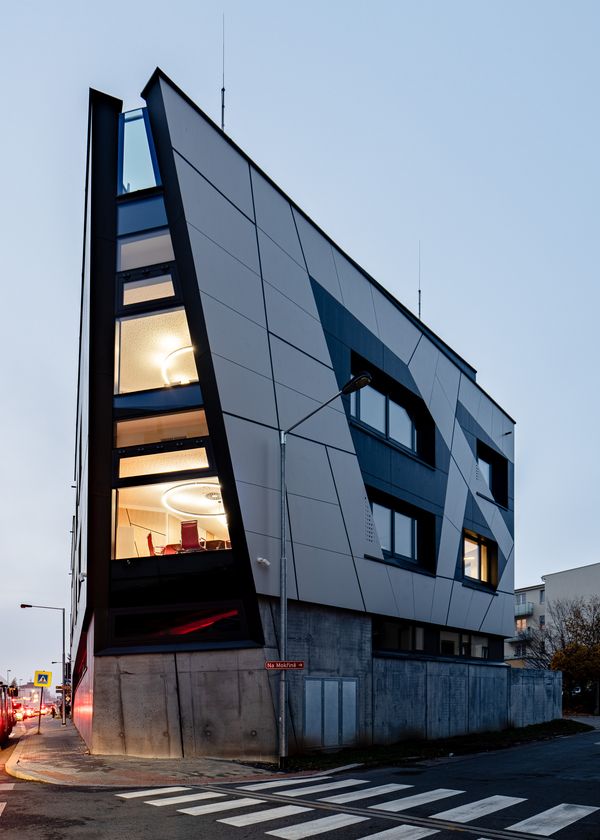 12_PB125389-HDR_600x840