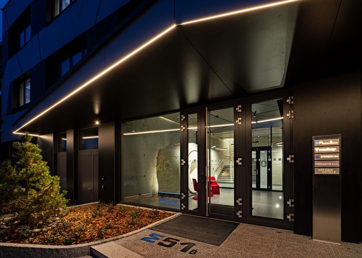 15_PB125399-HDR-2_725x518