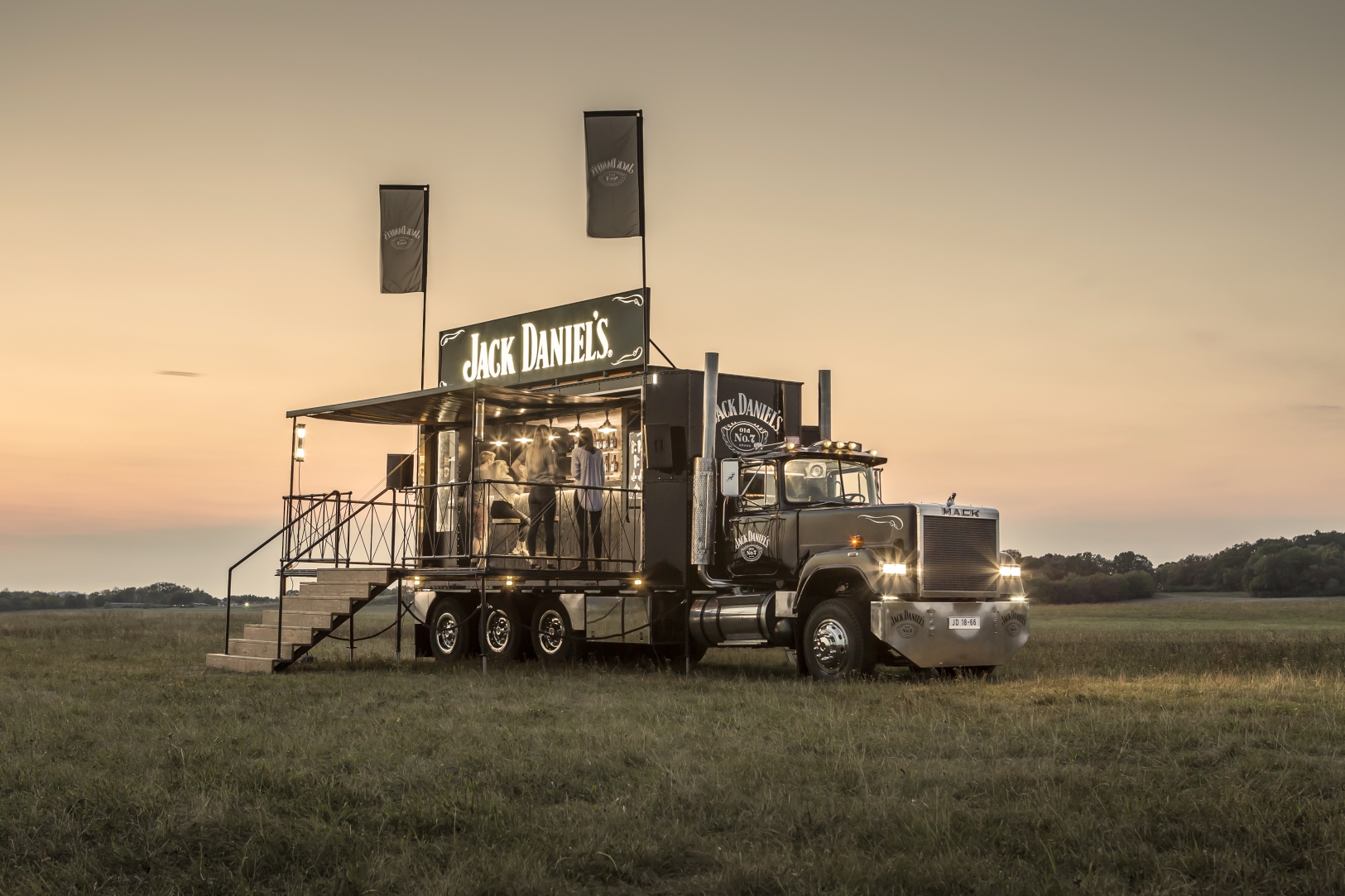 7_1625x1083_Jack_Daniels_Truck.jpg